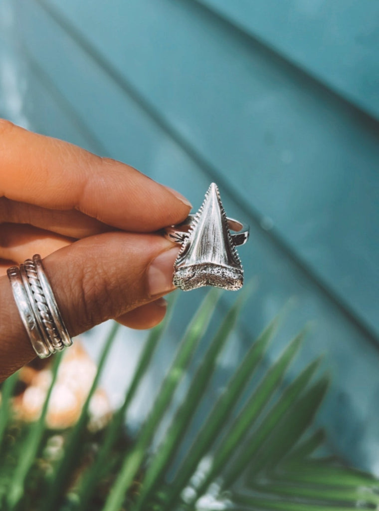 Mini Great White Ring